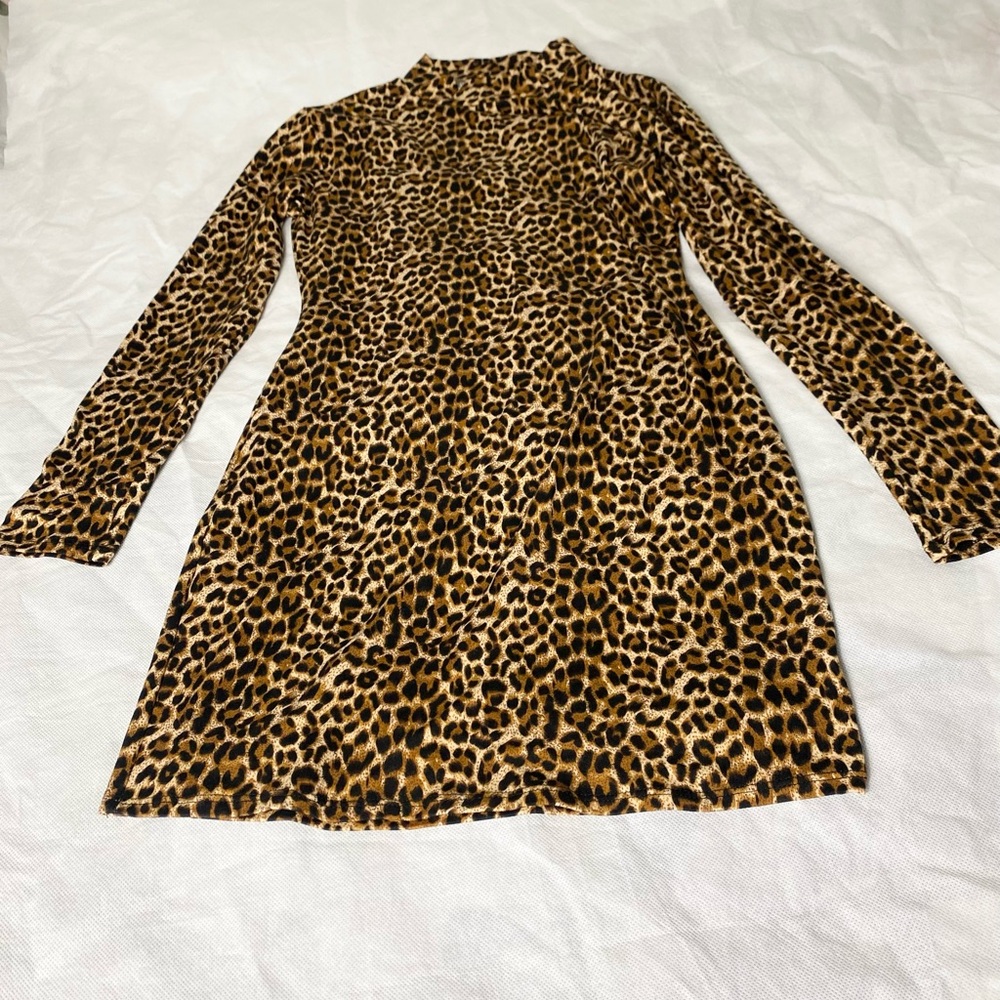 Chic Leopard Print Long Sleeve Dress
